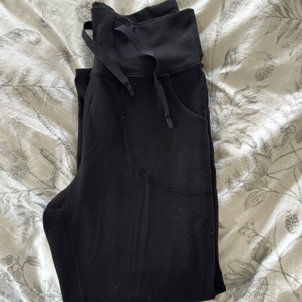 Lululemon legging with tie and front pockets